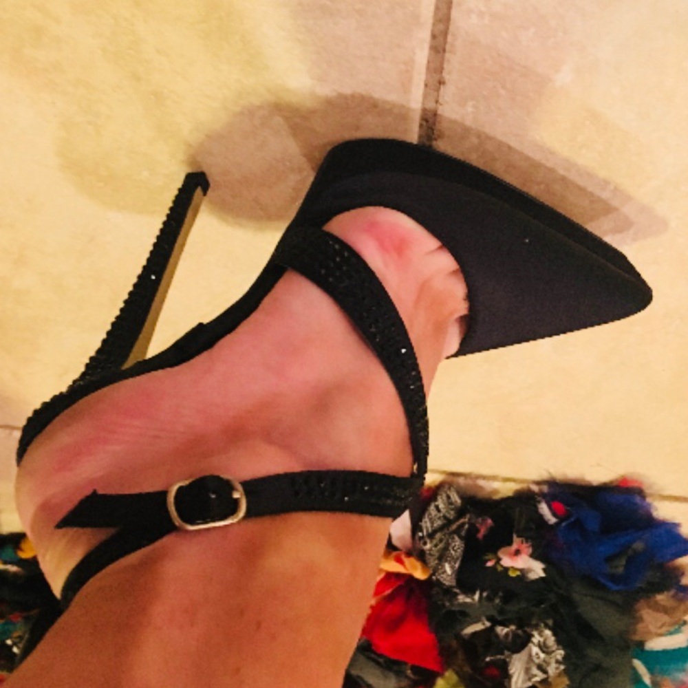 BRAND NEW BEBE SIZE 7 SEXY CLASSY BLACK HEELS